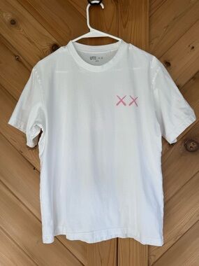 Men’s Kaws T-shirt size M
